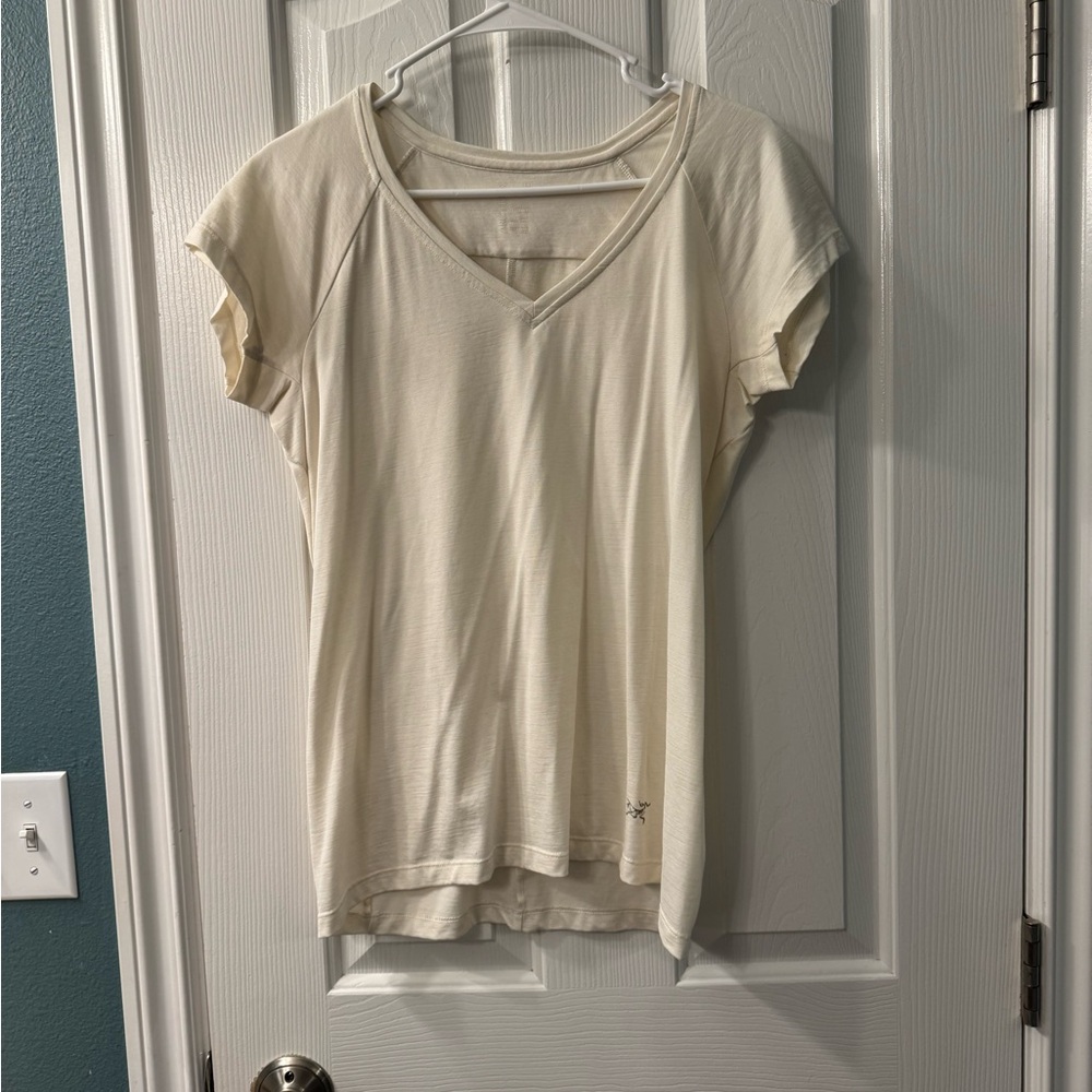 Arc'teryx Cream Short Sleeve V-Neck Tee